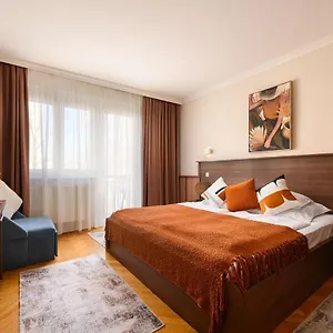 Szilfa Etterem Mariann Apartament