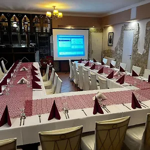 Major Panzio Es Etterem B&B
