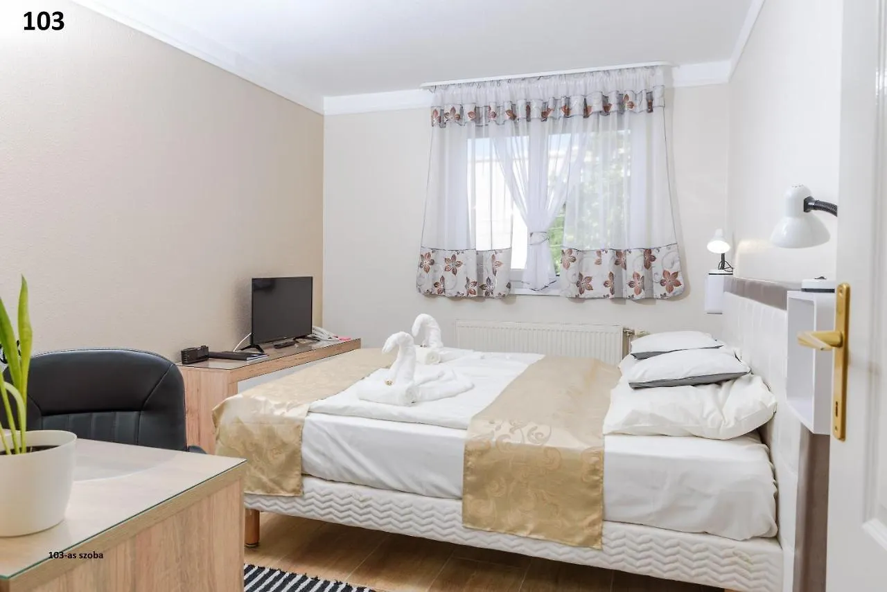 Hotel Zenubia Hajduszoboszlo 3*,  Hungary