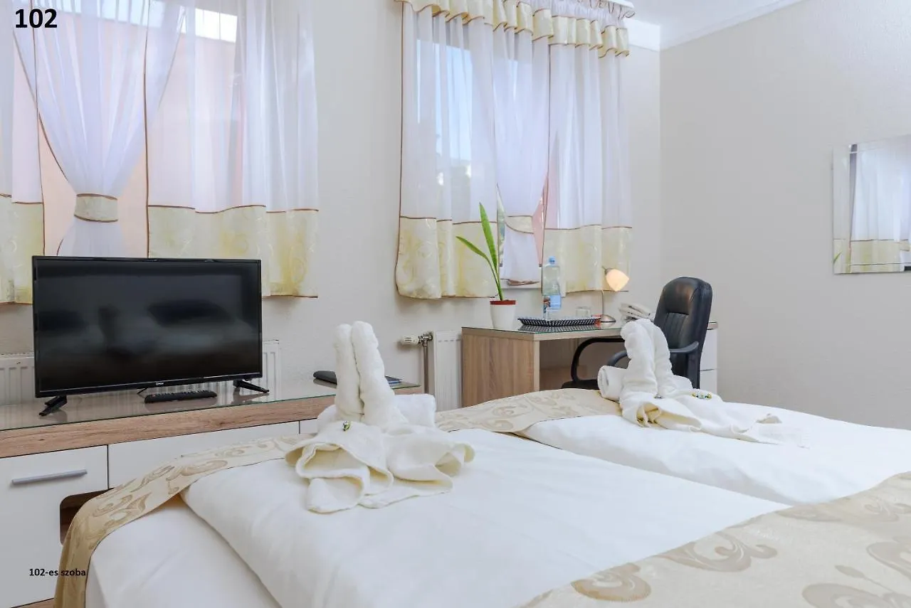 Hotel Zenubia Hajduszoboszlo 3*,
